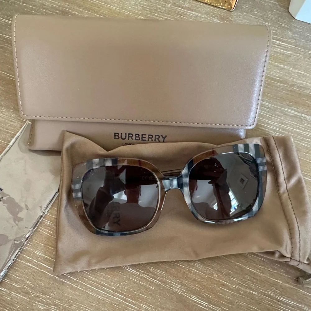Like New Burberry Sunglasses - Picture 1 of 6